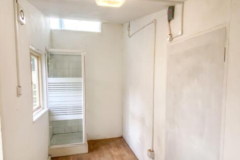 Henley Court Stables, Henley Lane, Box, Wiltshire SN13 8BX