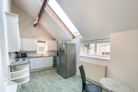 Henley Court Stables, Henley Lane, Box, Wiltshire SN13 8BX