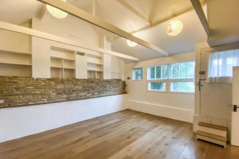 Henley Court Stables, Henley Lane, Box, Wiltshire SN13 8BX