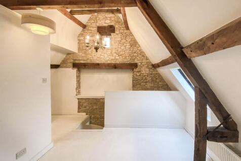 Henley Court Stables, Henley Lane, Box, Wiltshire SN13 8BX