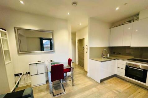 Flat 14, 5 Bath Road, Slough, Berkshire, SL1 3FX