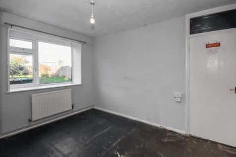 77 Harris Crescent, Needingworth, St. Ives, Cambridgeshire PE27 4TE