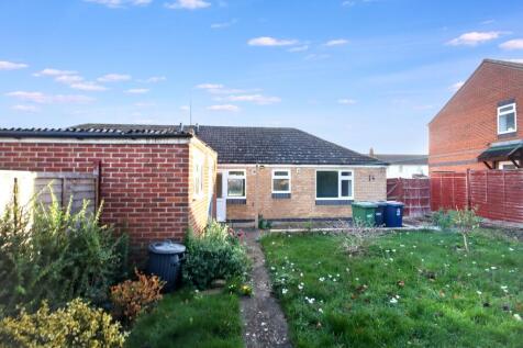 77 Harris Crescent, Needingworth, St. Ives, Cambridgeshire PE27 4TE