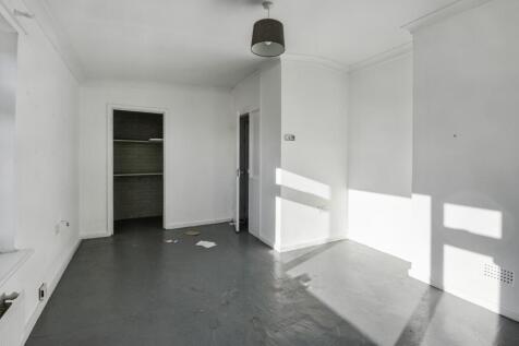 6 Russell Court, St. Neots, Cambridgeshire PE19 1AZ