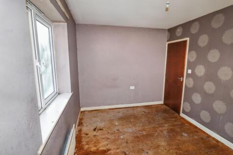 4 Hebble Brook Close, Mixenden, Halifax, HX2 8UJ