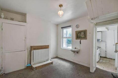 5 Oxford Road, Edmonton, London N9 0LY