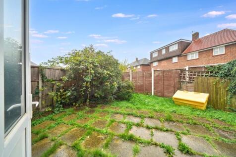 15 Monarch Close, Feltham TW14 8BB