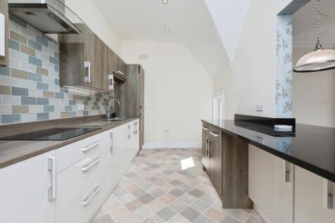 Flat 3, 1 Belvedere Road, Scarborough, YO11 2UU