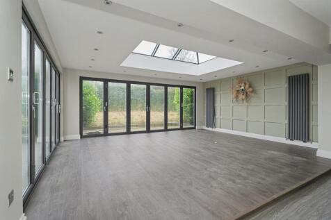 The Beeches, 26 Whalley Road, Wilpshire, Blackburn, BB1 9JT