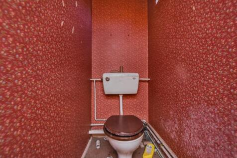 1 ,1A, 2 Mount Zion, Benfleet, Essex SS7 2AR