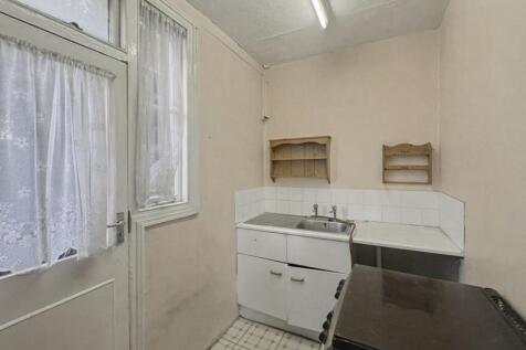 65 Burntwood Lane, London SW17 0AJ