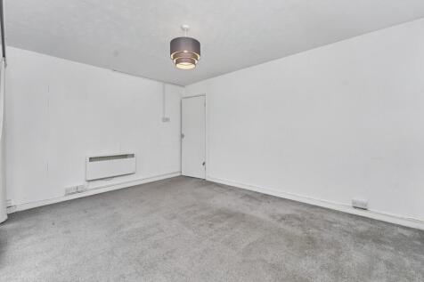 Flat 11, Lyndon House, 2 Conifer Drive, Birmingham B31 2HX