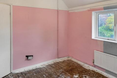 Flat A, 47 Goldings Crescent, Basildon, Essex, SS16 4RX