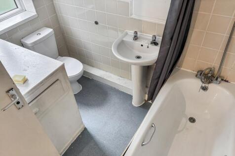 Flat A, 47 Goldings Crescent, Basildon, Essex, SS16 4RX