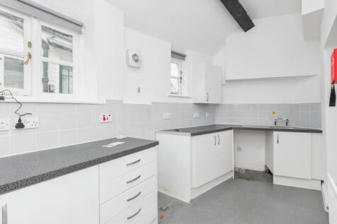 107 High Street, Witney, Oxfordshire, OX28 6HY