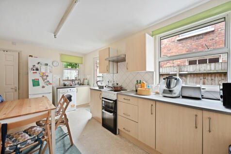 142 Becklow Road, London, W12 9HJ