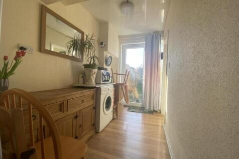 21 Gloucester Grove, Edgware, Middlesex, HA8 0ER