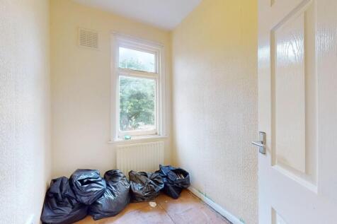 4 &amp; 4A Isla Road, Plumstead, London, SE18 3AA
