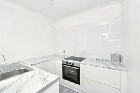 Flat D, 25 Cambridge Road, St. Albans, Hertfordshire, AL1 5LH
