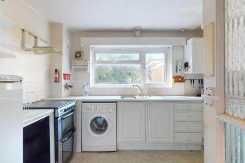 12 Boston Court, Christchurch Park, Sutton, Surrey, SM2 5TJ