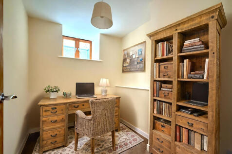 IMG_4058 - Home Office - Farmhouse - 109 (2).jpeg