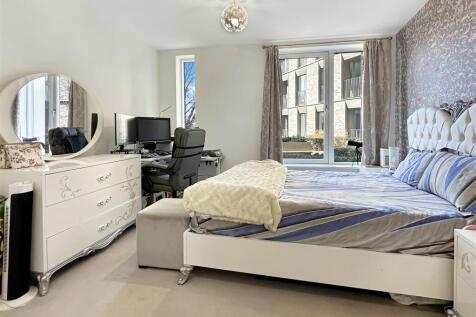 Bedroom 1 (2)
