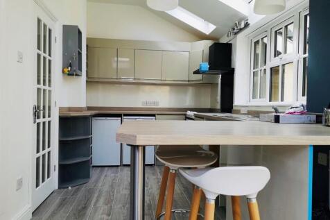 Kitchen2.jpg