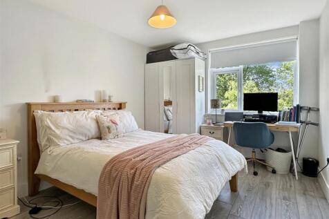Bedroom 1 (2)