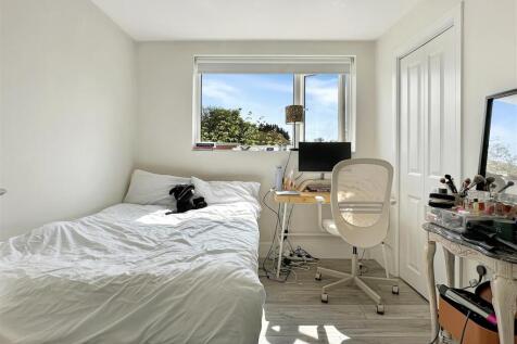 Bedroom 2 (2)