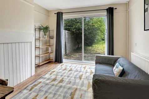 Living Room (2)