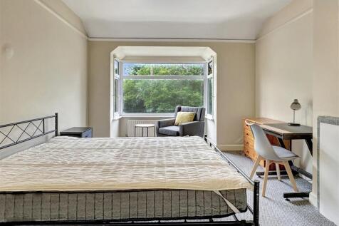Bedroom 1 (2)