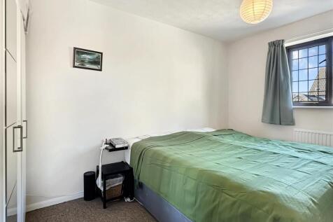 Bedroom 1 (2)