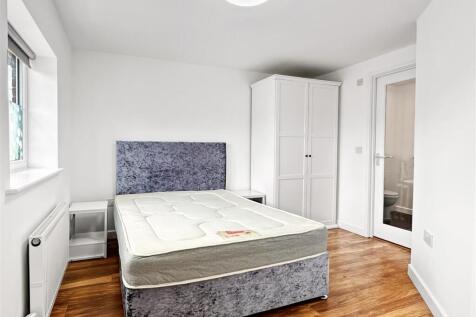 Bedroom 1 (2)