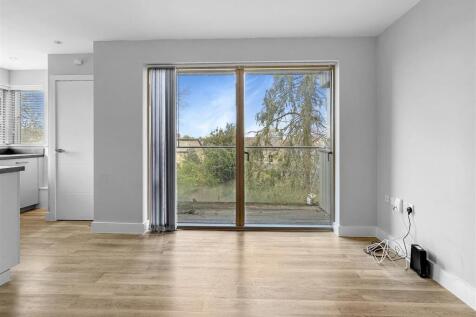 Living / Dining Room (2)
