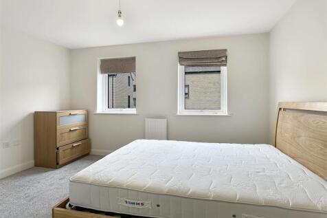 Bedroom 1 (2)