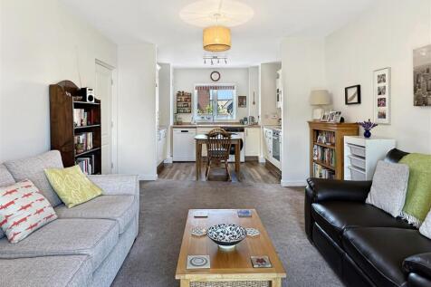 Living &amp; Kitchen