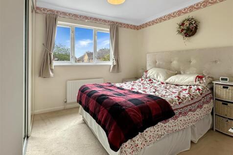 Bedroom 1 (2)