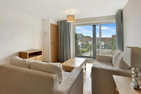 Living / Dining Room (2)