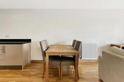 Living / Dining Room (3)