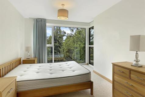 Bedroom 1 (2)