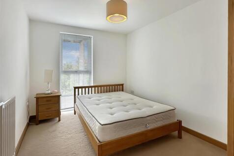 Bedroom 2 (2)