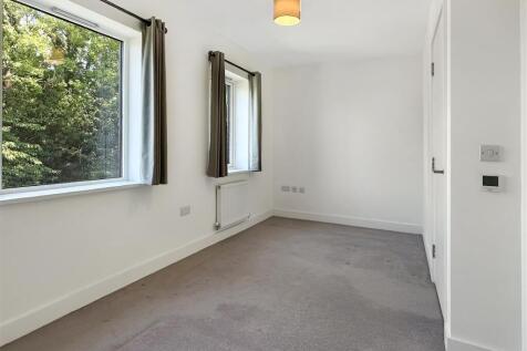 Bedroom 2 (2)