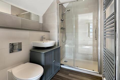 Bedroom 1, en-suite