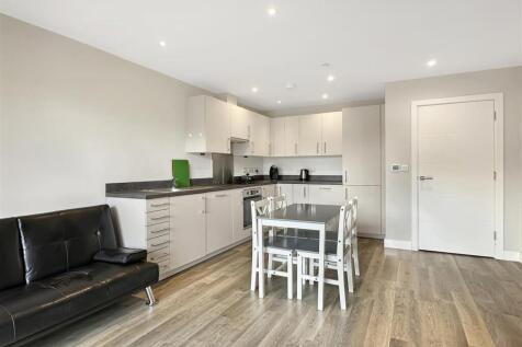 Living / Dining (2)