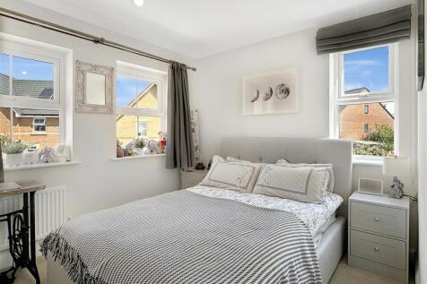 Bedroom 2 (2)