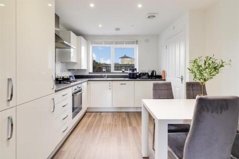 Kitchen/ Dining Room