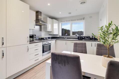 Kitchen/ Dining Room