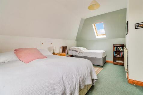 Bedroom 2 (2)