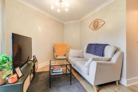 Living / Dining Room (2)