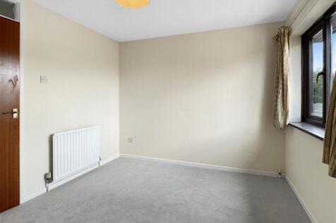 Bedroom 2 (2)